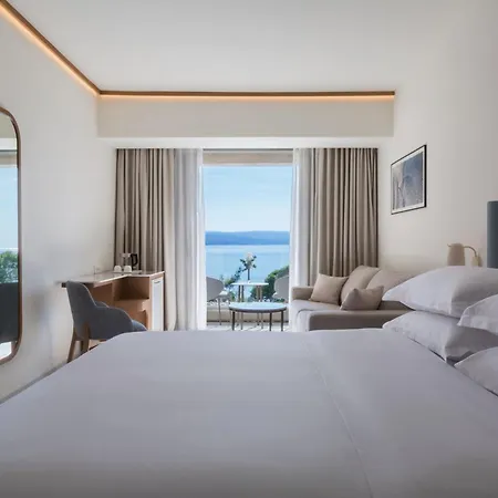 蓝日索林酒店 4*